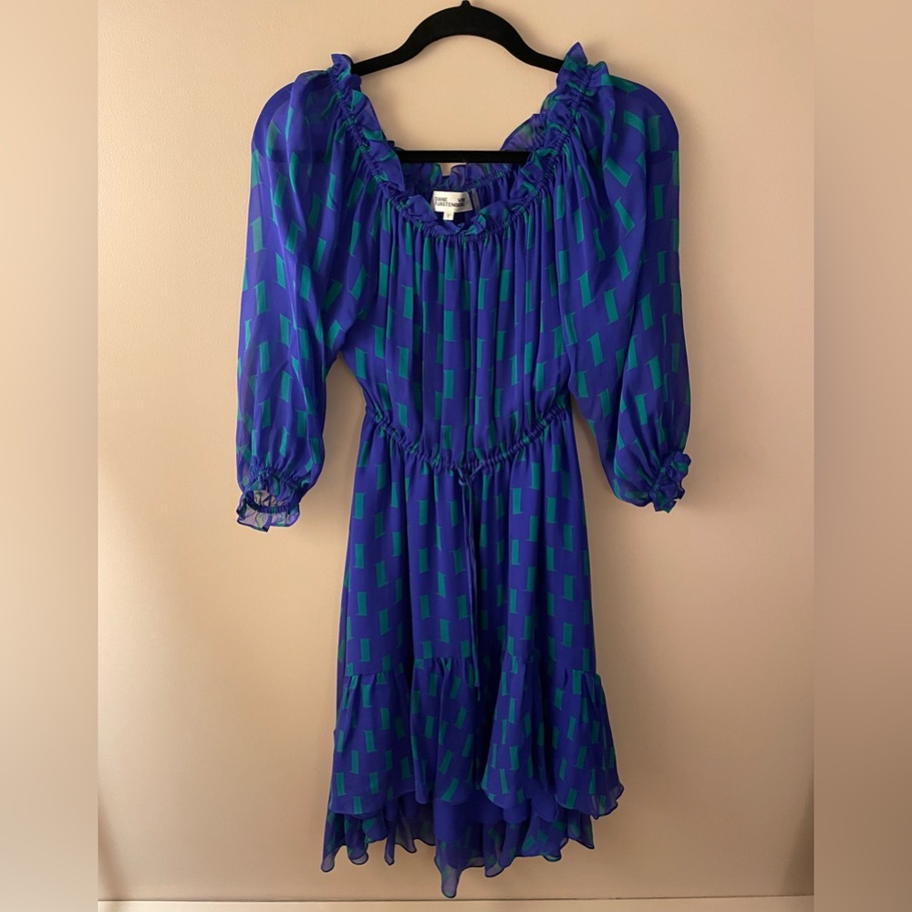 DVF blue and green off the shoulder dress size 6